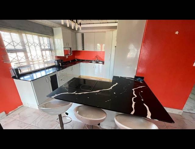 2 BEDROOM HOUSE FOR SALE IN ILLOVO BEACH